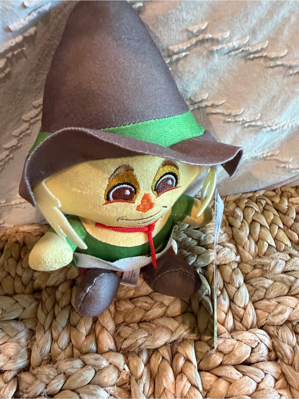 WIZARD OF OZ Stuffed Scarecrow-Size 6”